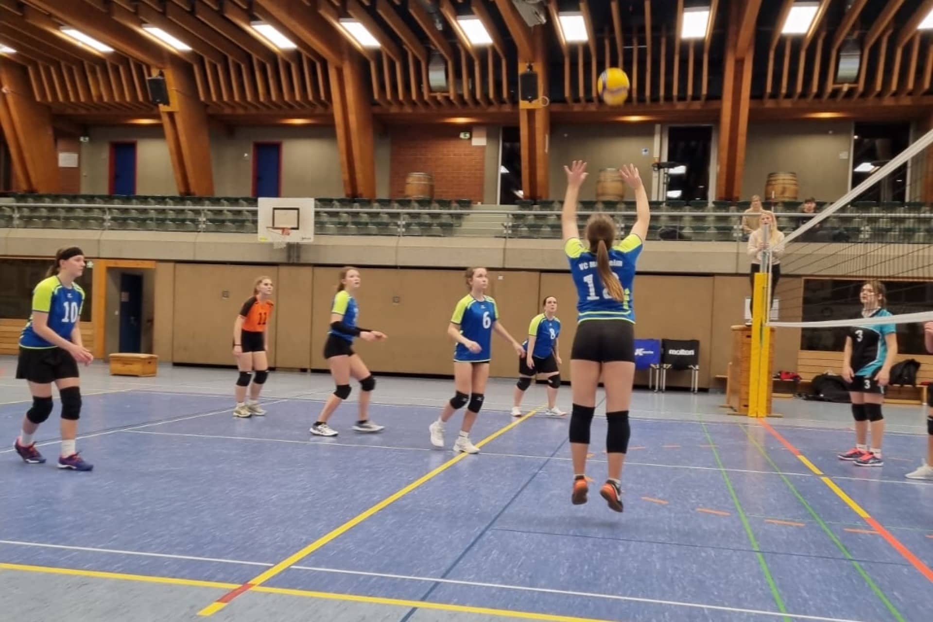 Damen 1 des VCM halten ihren 3. Platz